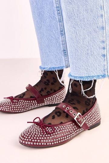 Donkerrode Mylie ballerina's, versierd met studs en strik