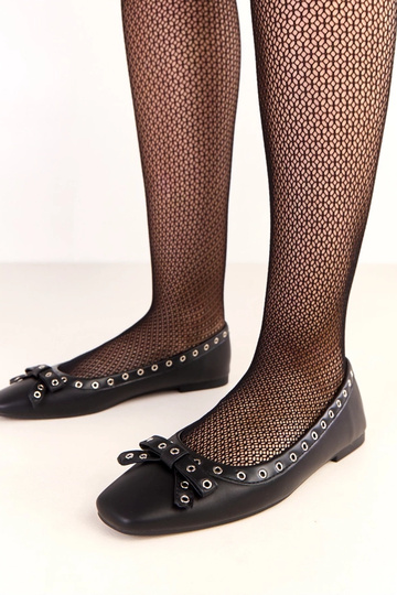 Zwarte Baisa ballerina's met decoratieve gaatjes en strik