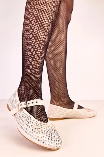 Zandkleurige ballerina's versierd met studs en strikje Mylie 2