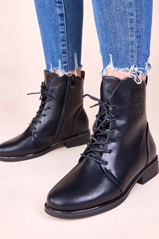 Zwarte warme enkellaarsjes met veters...