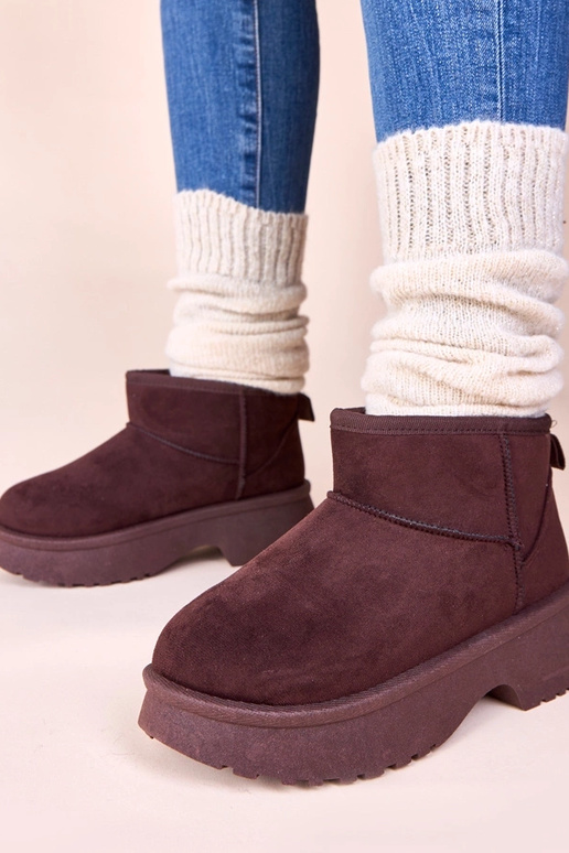 Bruine verwarmde sneeuwlaarsjes op...