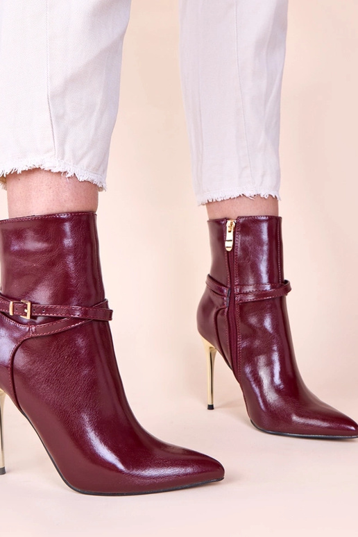 Kersenrode enkellaarsjes op gouden...