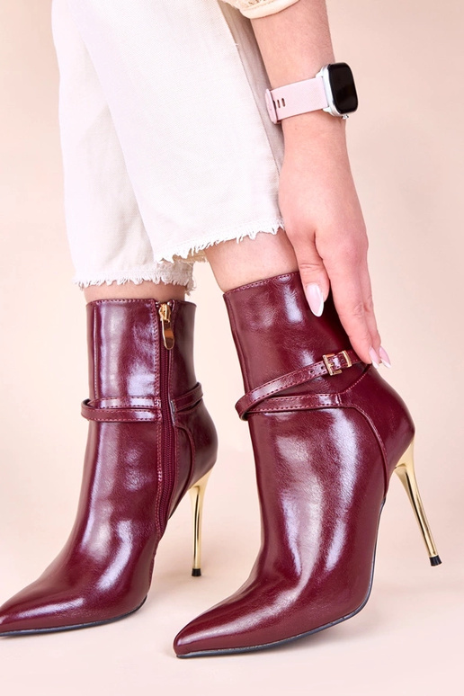 Kersenrode enkellaarsjes op gouden...