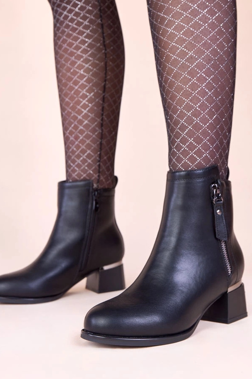 Zwarte massieve laarzen met metalen...