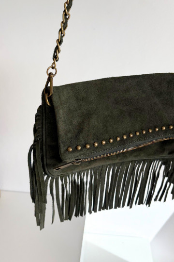 Donkergroene kunstsuède handtas met franje en ketting Tarella 2