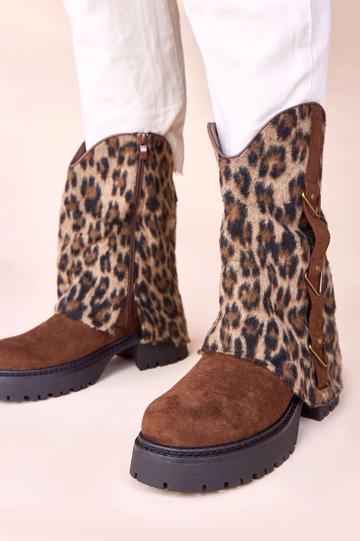 Bruine enkellaarsjes met een...