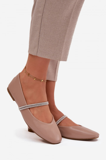 Ilirene vrouwelijke ballerina's met glanzende bandjes zandkleur 2
