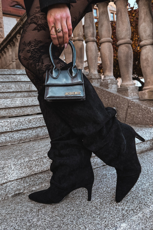 Zwarte gekreukte verwarmde laarzen met dunne hakken van kunstsuède Tai turivella