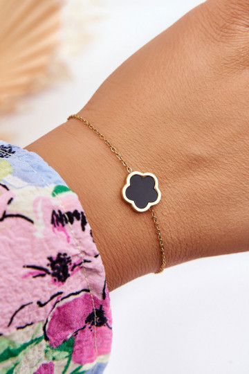 Vrouwenarmband met een zwarte bloem in gouden kleur