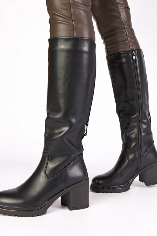 Zwarte lange laarzen op een hak Akija