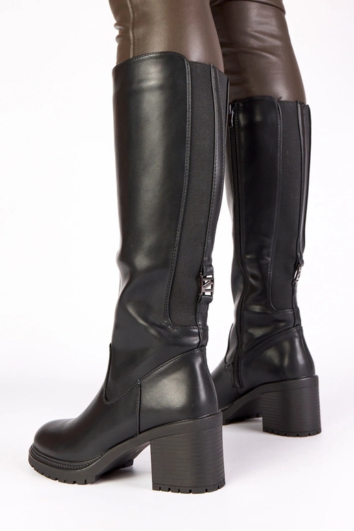 Zwarte lange laarzen op een hak Akija