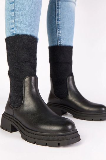 Zwarte enkelboots met elastische inzet en decoratieve schacht Evelyn
