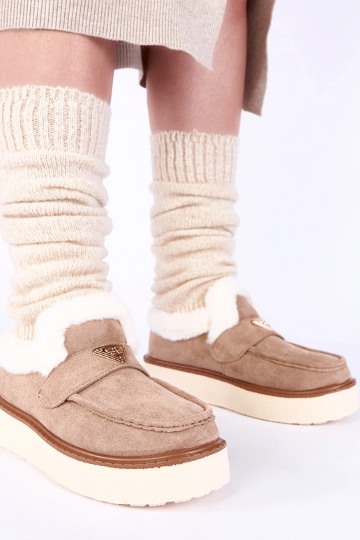 Donkerzandkleurige warme mokassins...