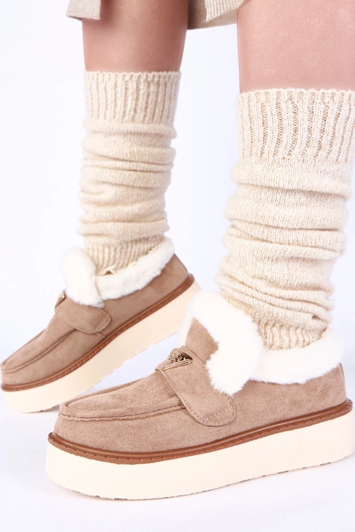 Donkerzandkleurige warme mokassins...