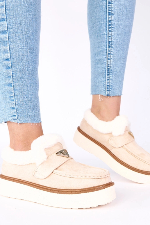 Licht zandkleurige mocassins, gevoerd...