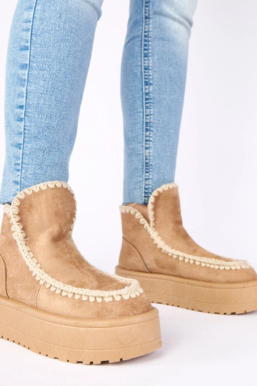 Donker zandkleurige...