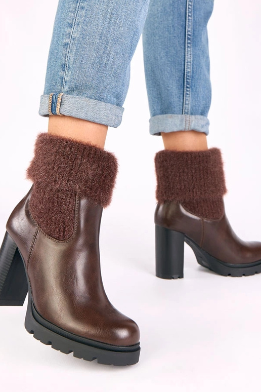 Bruine hakken met een decoratieve...