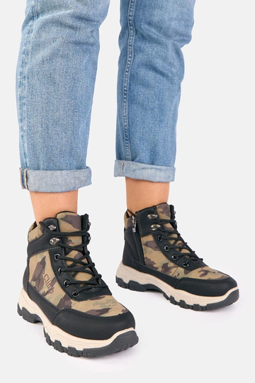 Zwarte sneakers op een platform met camouflageprint Louie