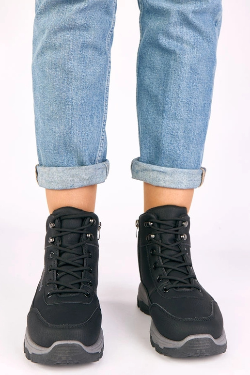 Zwarte sneakers op een platform Louie