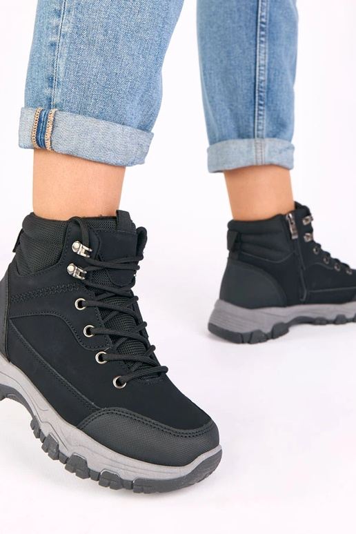 Zwarte sneakers op een platform Briana