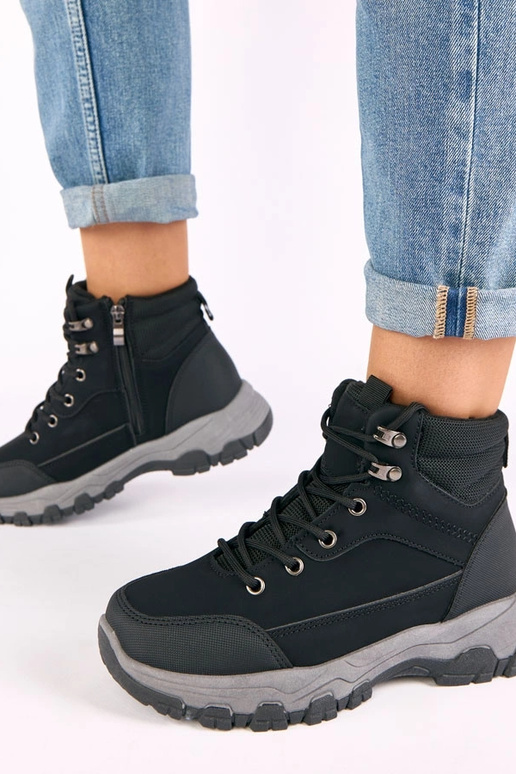 Zwarte sneakers op een platform Briana