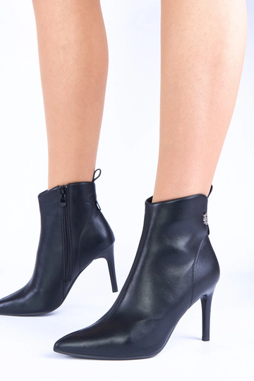 Zwarte laarsjes met dunne... 2