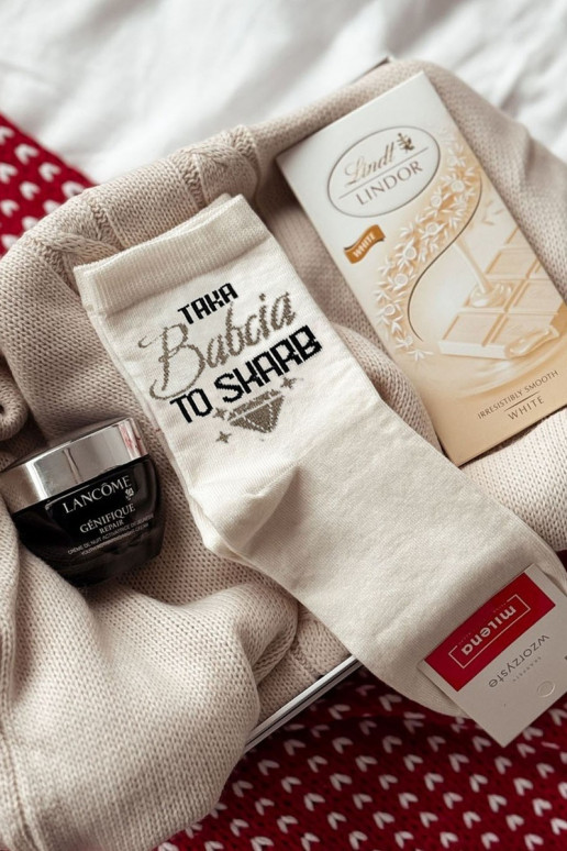 Sokken Dames met de inscriptie Taka Babcia To Skarb ivoor