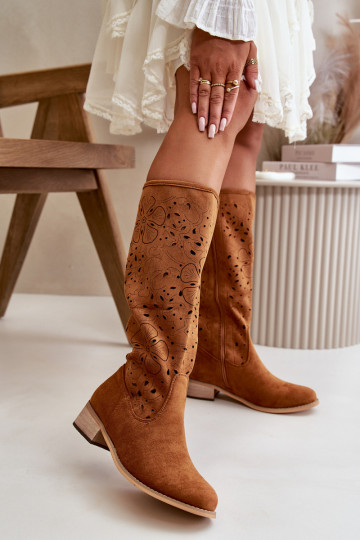 met elementen van opengeInerkt dameslaarzen Op een lage hak van eco-suèdeoIne Vastgemaakt Opar het kasteel bruine kleur Orchides 2