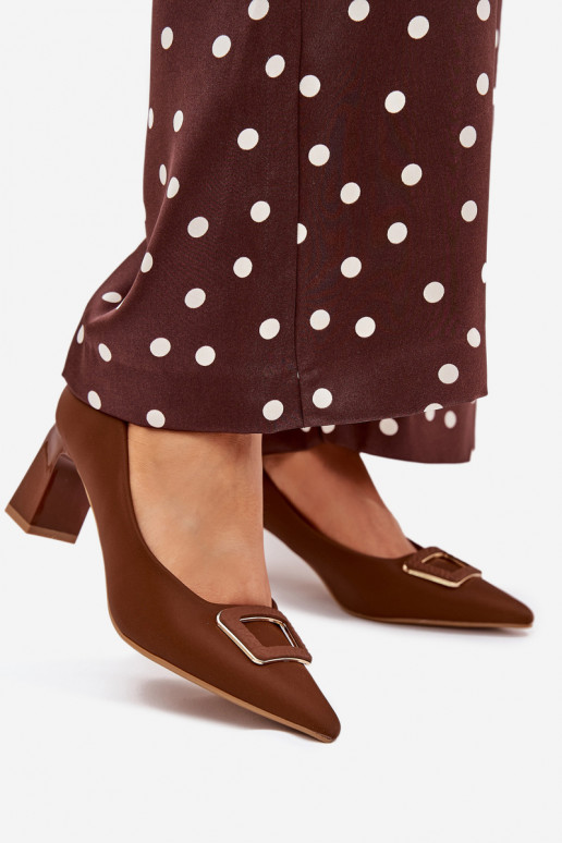 Schoenen met hakken versieren met gespen bruine kleur Seriva