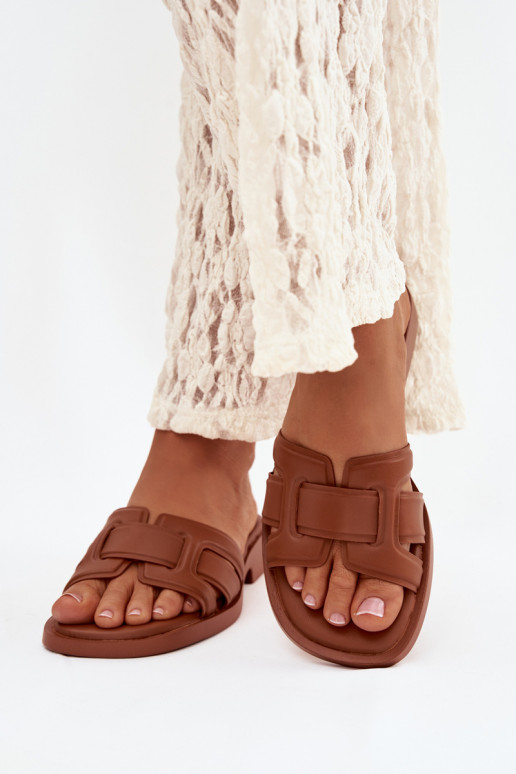 Damespantoffels met brede hakken bruine kleur Lorania