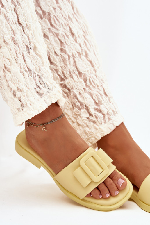 Damespantoffels met brede hakken met gespen geel Melivra