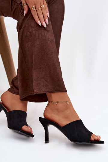 Dames slippers met dunne hakken van kunstsuède in zwarte kleur Isolia