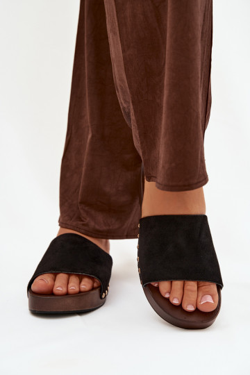 Dames slippers met gouden studs in zwarte kleur Ferinna