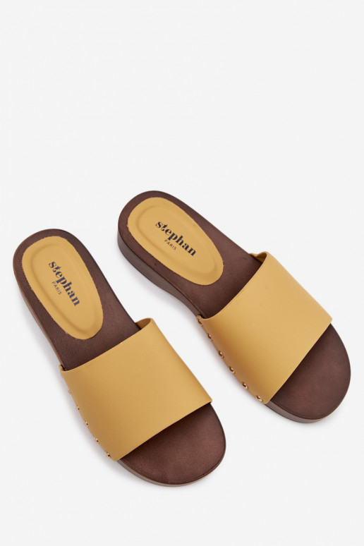 Damespantoffels met klinknagels geel Terissa