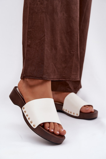 Dames slippers met studs in witte kleur Terissa