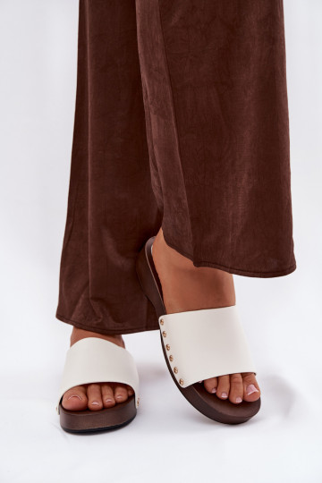 Dames slippers met studs in witte kleur Terissa 2