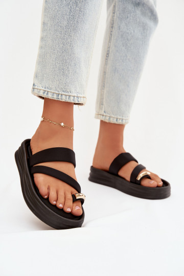 Dames zwarte slippers met bandjes en gouden details Farielle 2