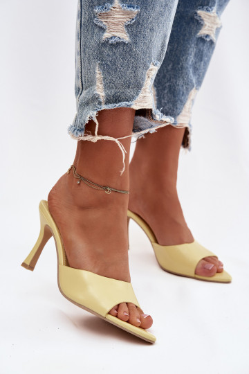 met lakeffect Damespantoffels met hakken geel Lirissa 2