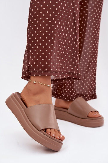 Dames zandkleurige slippers met plateau Tanelisse