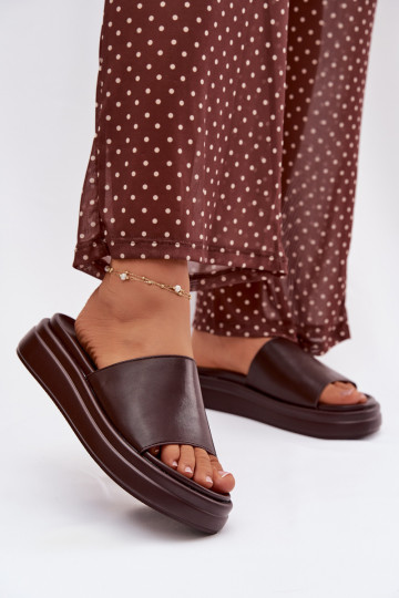 Dames chocoladekleurige slippers met plateau Tanelisse 2