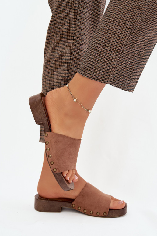 Damespantoffels met brede hakken Ze gouden kleurmi Studs bruine kleur Girella