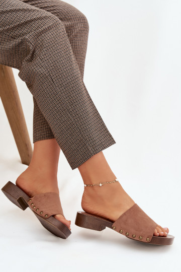 Damespantoffels met brede hakken Ze gouden kleurmi Studs bruine kleur Girella 2