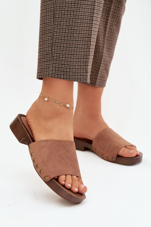 Damespantoffels met brede hakken Ze gouden kleurmi Studs bruine kleur Girella