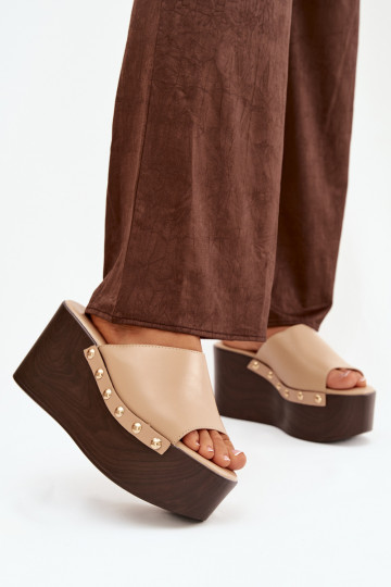 Tai turireline dames pantoffels op platform met studs in zandkleur 2
