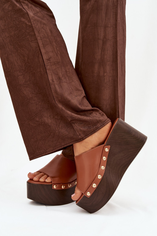 Damespantoffels Op de INig met klinknagels bruine kleur Het heeftreline