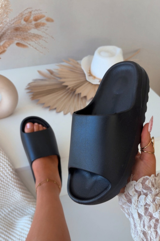Zwarte dames slippers Olyria met plateau
