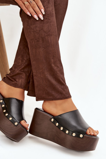 Dames slippers op platform met studs in zwarte kleur Taireline