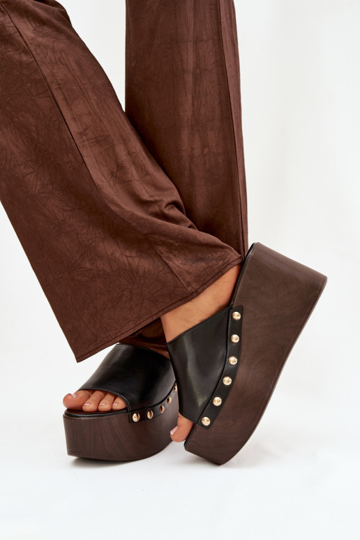 Dames slippers op platform met studs in zwarte kleur Taireline