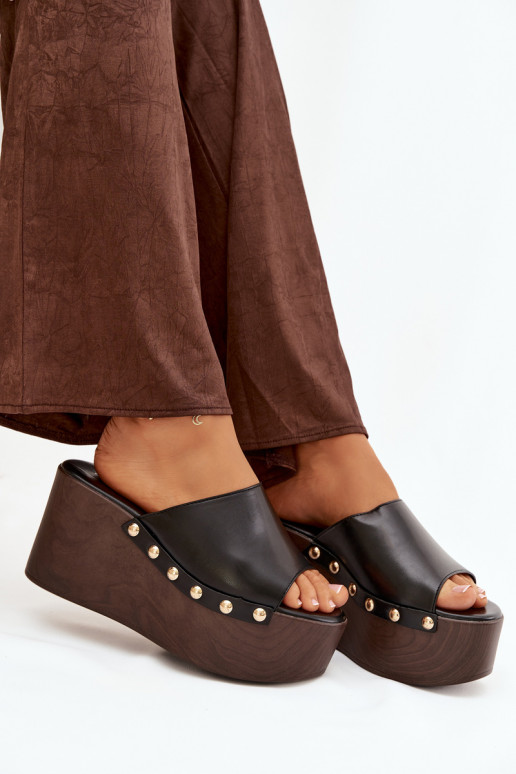 Dames slippers op platform met studs in zwarte kleur Taireline