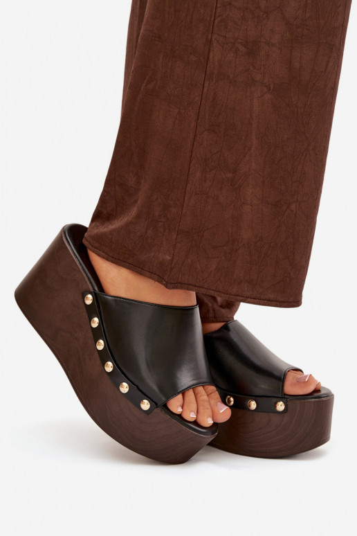 Dames slippers op platform met studs in zwarte kleur Taireline